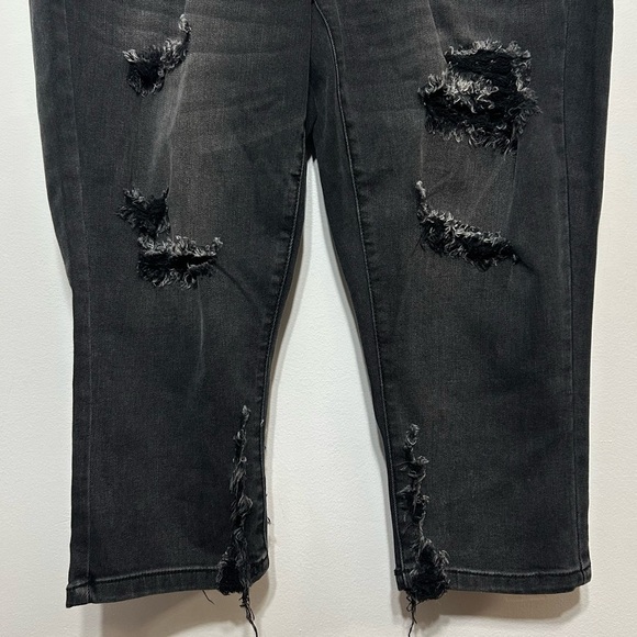 New! Judy Blue High Rise Distressed Skinny Fit Denim Jean Capri Womens S… - Picture 6 of 15